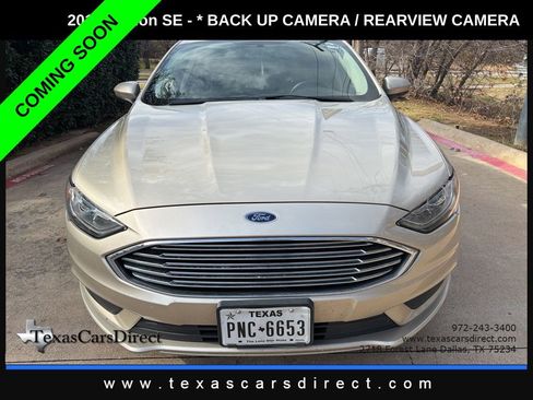 Used 2017 Ford Fusion SE w/ Fusion SE Technology Package image 2