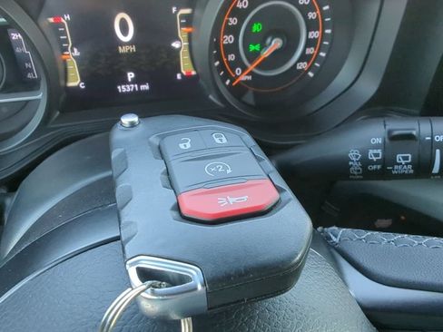Used 2025 Jeep Wrangler Unlimited Rubicon w/ Convenience Group AWD/4WD image 31