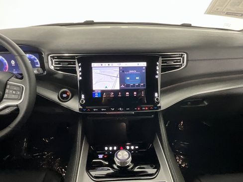 Used 2025 Jeep Wagoneer Series II w/ Premium Group I image 12