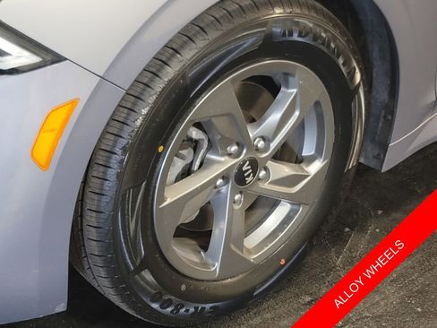 Used 2021 Kia K5 LX image 6