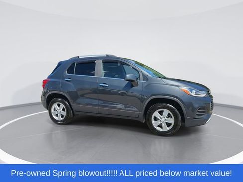 Used 2018 Chevrolet Trax LT w/ LT Convenience Package AWD/4WD image 9