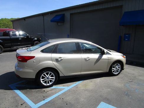 Used 2017 Ford Focus SE FWD image 6