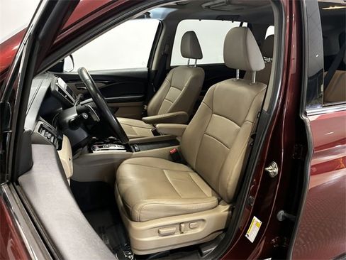 Used 2018 Honda Pilot Touring image 12