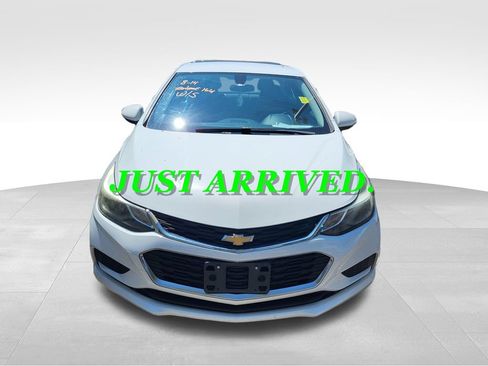 Used 2016 Chevrolet Cruze LT FWD image 2