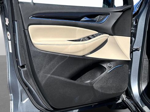 Used 2019 Buick Enclave Essence image 12