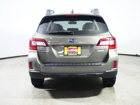 Used 2017 Subaru Outback 2.5i Premium image 6