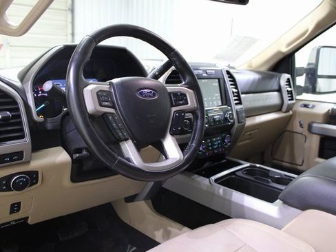 Used 2019 Ford F250 Lariat w/ Chrome Package image 10