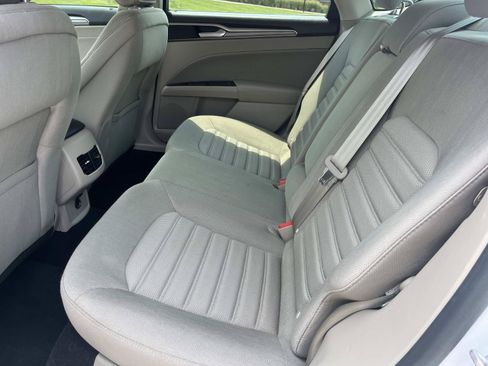Used 2019 Ford Fusion SE FWD image 20