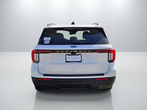 New 2026 Ford Explorer Active RWD image 8