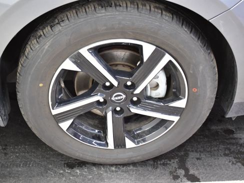 Used 2024 Nissan Sentra SV image 33