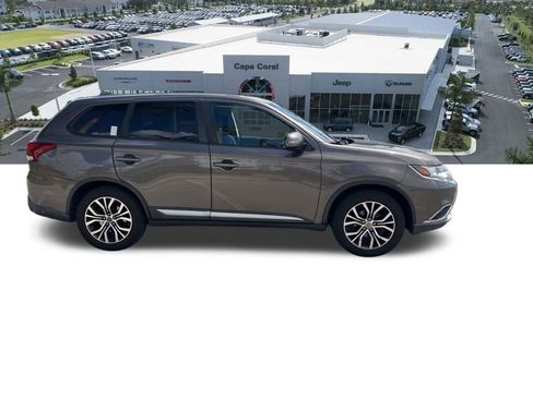 Used 2017 Mitsubishi Outlander SE image 12