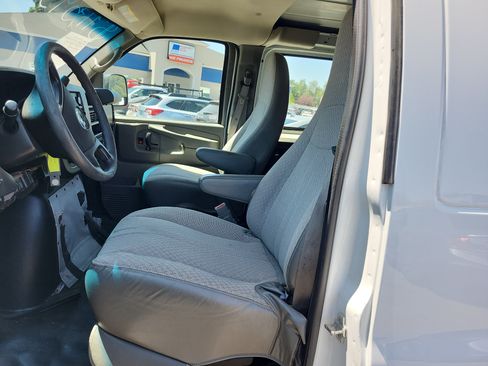 Used 2015 Chevrolet Express 3500 Extended RWD image 12
