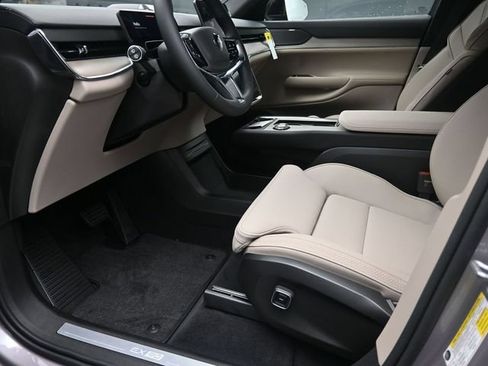 Used 2026 Volvo EX90 Plus RWD image 15