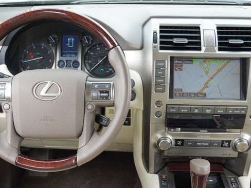 Used 2015 Lexus GX 460 w/ Premium Package image 31