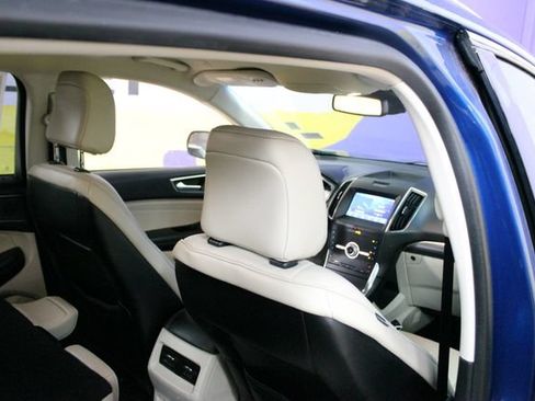 Used 2020 Ford Edge Titanium AWD/4WD image 12