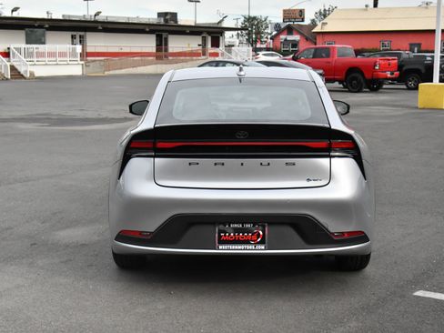 Used 2024 Toyota Prius LE image 7