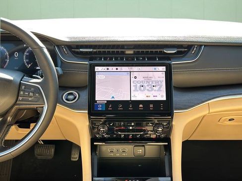 New 2025 Jeep Grand Cherokee Limited image 23