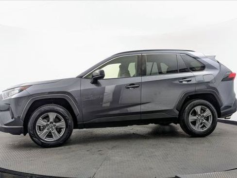 Used 2022 Toyota RAV4 LE AWD/4WD image 3