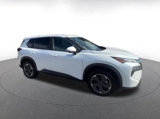 Used 2025 Nissan Rogue SV FWD video 2