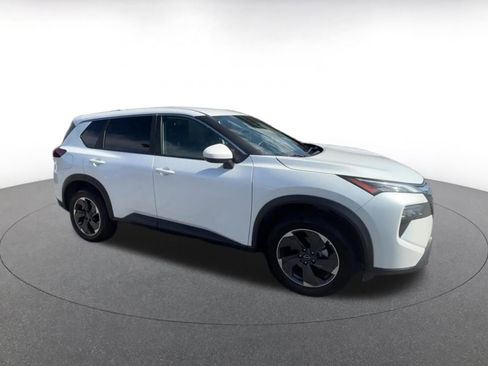 Used 2025 Nissan Rogue SV FWD image 2