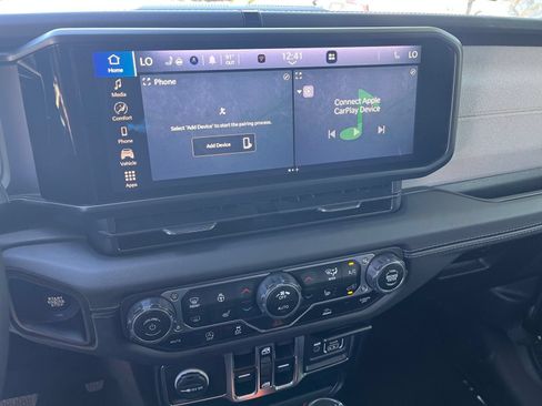 Used 2025 Jeep Wrangler Unlimited Sahara AWD/4WD image 17