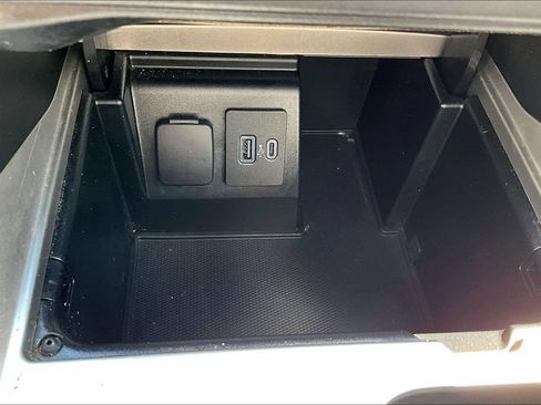 Used 2020 Ford Explorer Limited RWD image 33