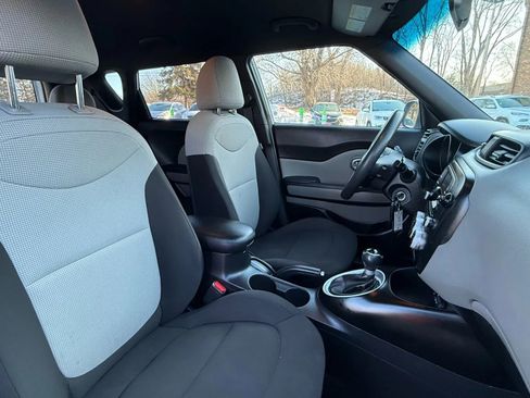 Used 2018 Kia Soul image 32