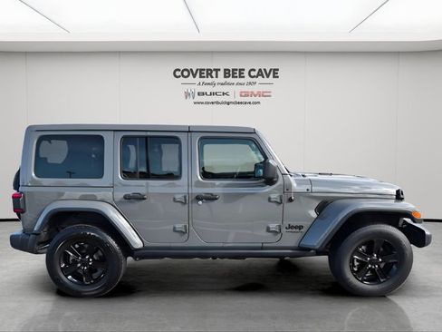 Used 2020 Jeep Wrangler Unlimited Sahara image 11