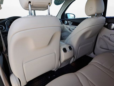 Used 2020 Mercedes-Benz GLC 300 4MATIC image 16