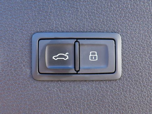 Used 2020 Audi Q5 2.0T Premium w/ Convenience Package image 23