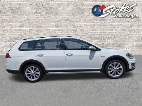 Used 2017 Volkswagen Golf Alltrack S AWD/4WD image 3