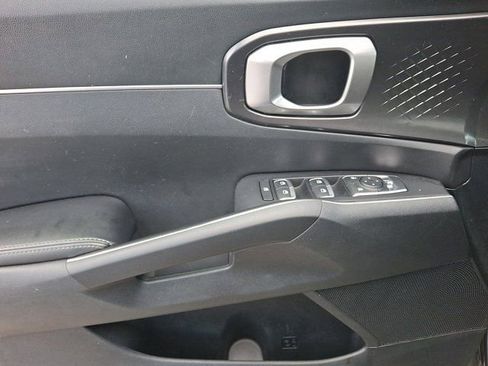 Used 2022 Kia Sorento LX image 17