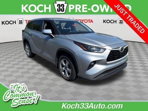 Used 2024 Toyota Highlander LE AWD/4WD image 1