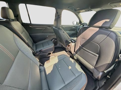 Used 2026 GMC Acadia AT4 w/ Luxury Package AWD/4WD image 29