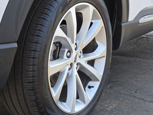 Used 2023 Ford Explorer Platinum w/ Technology Package AWD/4WD image 8