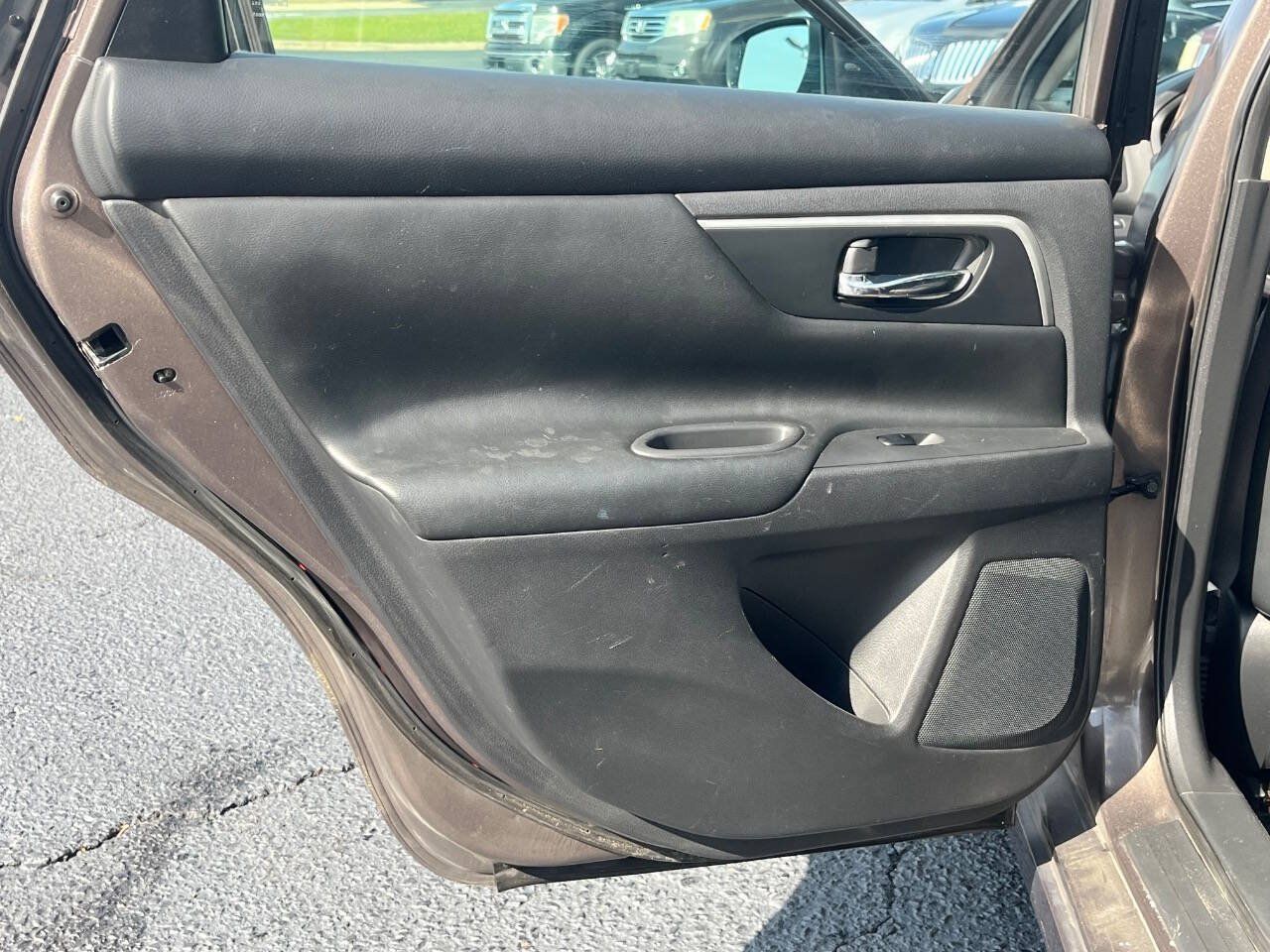 Used 2017 Nissan Altima 2.5 SL w/ Moonroof Package FWD image 12