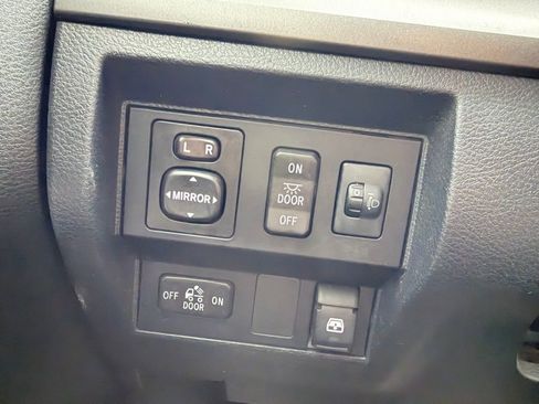 Used 2017 Toyota Tundra SR5 image 12