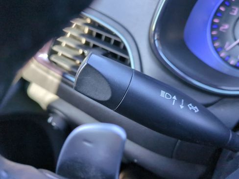 Used 2016 Chrysler 200 S image 28