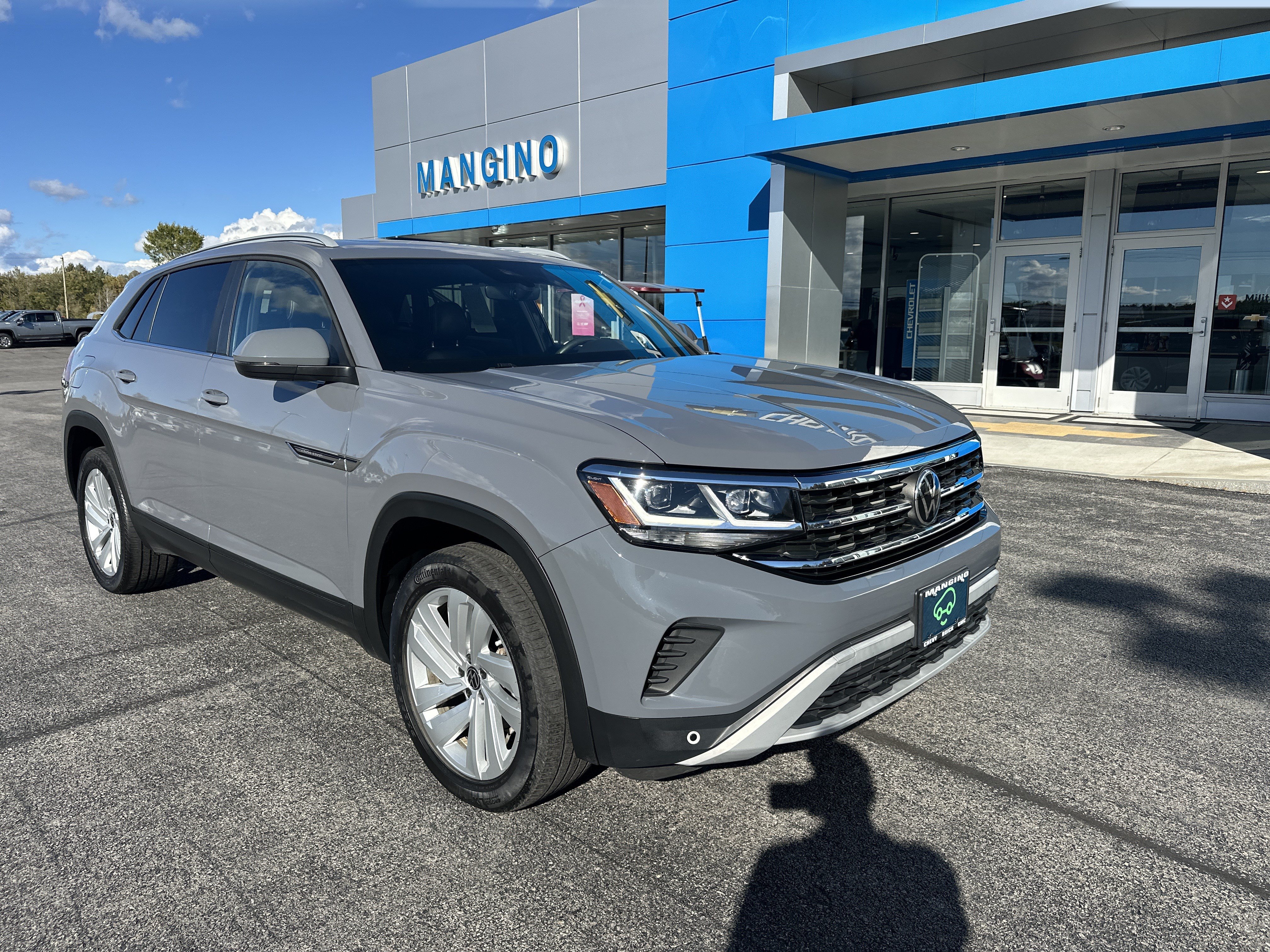 Used 2021 Volkswagen Atlas Cross Sport SE w/ Panoramic Sunroof Package AWD/4WD image 2