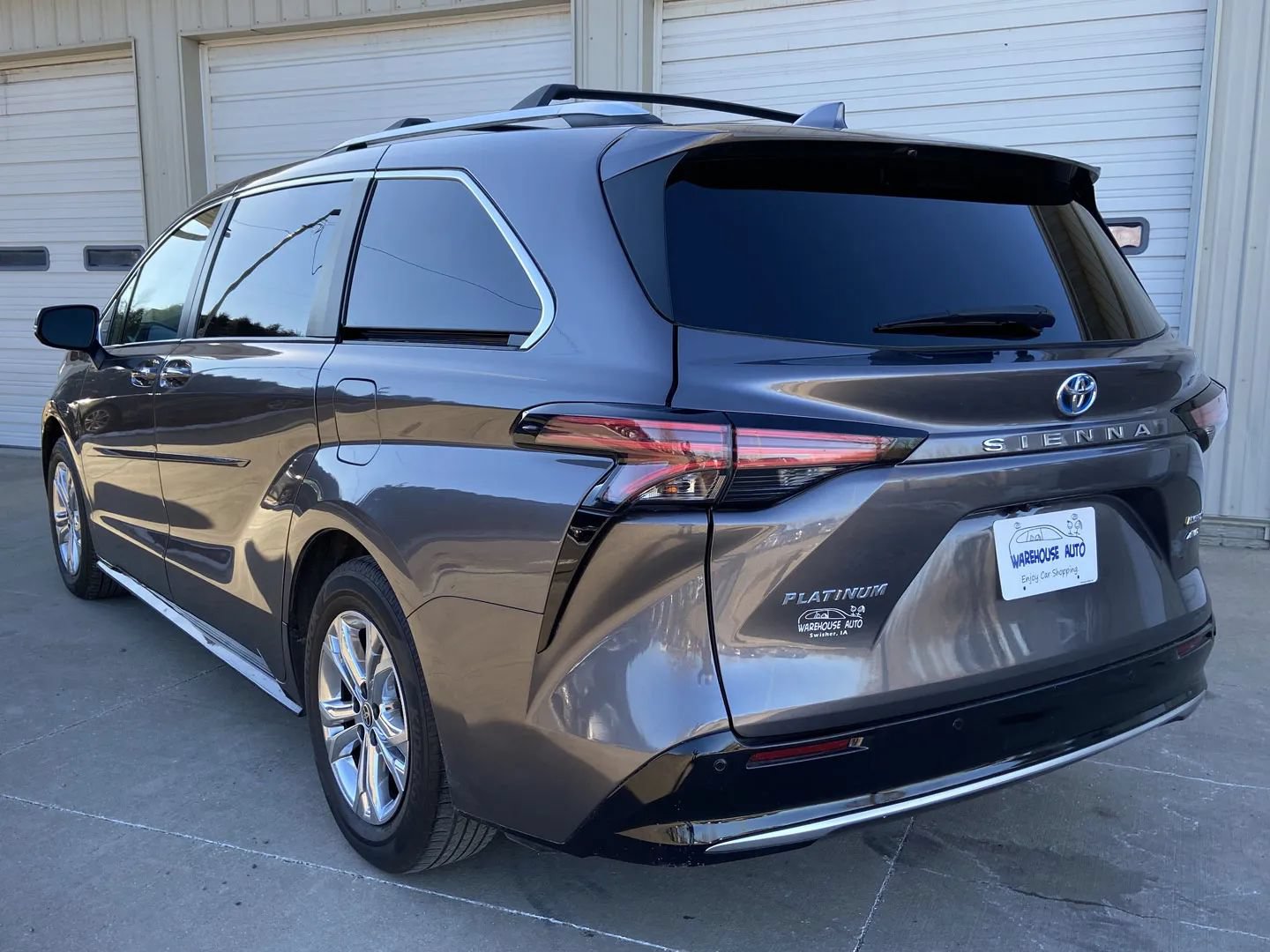 Used 2022 Toyota Sienna Platinum AWD/4WD image 5