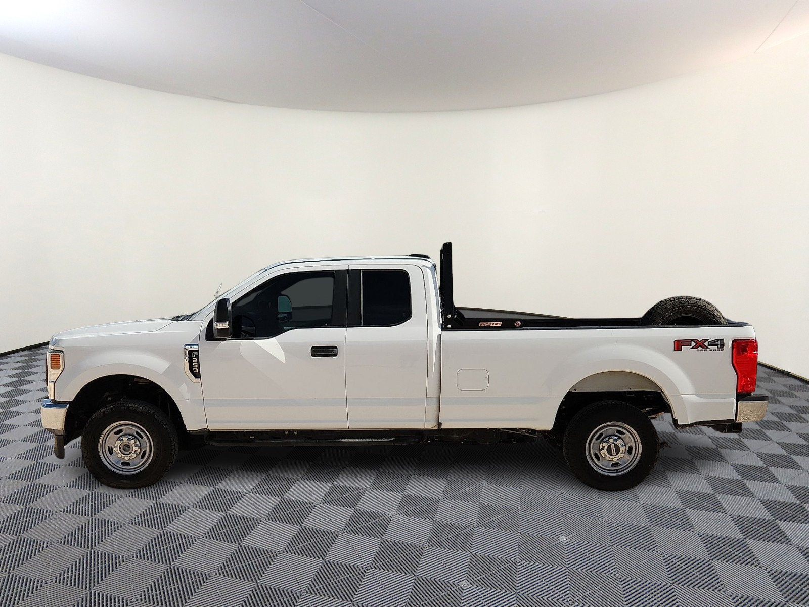 Used 2022 Ford F250 XL w/ Power Equipment Group AWD/4WD image 2
