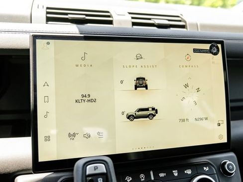 New 2026 Land Rover Defender 110 X-Dynamic SE AWD/4WD image 39