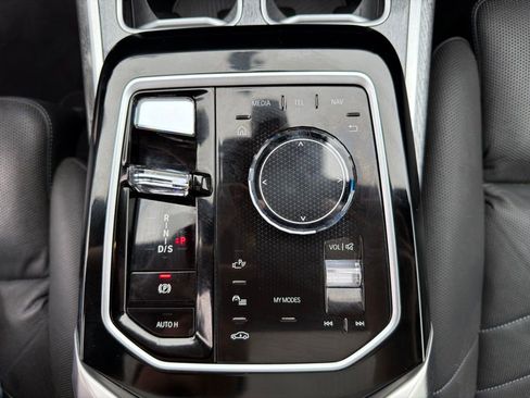 Used 2023 BMW 760i xDrive w/ Executive Package image 18