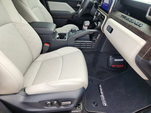 Certified 2025 Toyota Tacoma Limited AWD/4WD image 14
