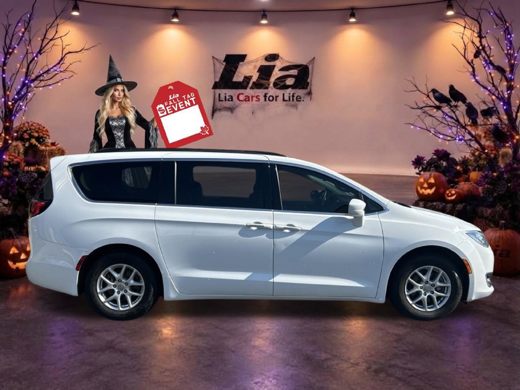 Certified 2020 Chrysler Pacifica Touring FWD image 2