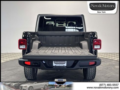 Used 2021 Jeep Gladiator Overland image 9