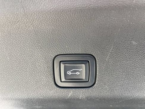 Used 2023 Chevrolet Tahoe Z71 w/ Z71 Off-Road Package AWD/4WD image 8