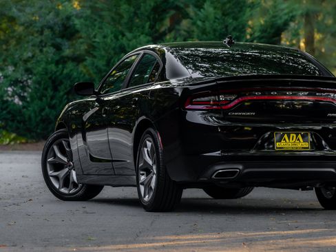 Used 2017 Dodge Charger SXT w/ Plus Group RWD image 29