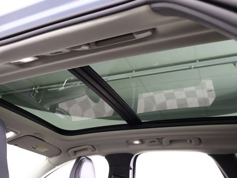 Used 2024 Volvo XC60 B5 Plus image 23