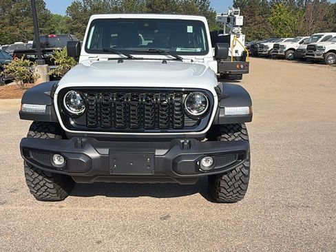 Used 2025 Jeep Wrangler Willys AWD/4WD image 3